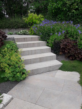 Scheuermann-Naturstein-Showroom-Blockstufen-09